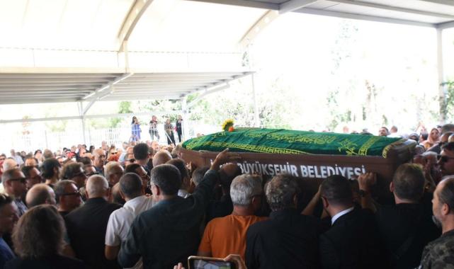 Metin Arolat, İzmir'de son yolculuğuna uğurlandı