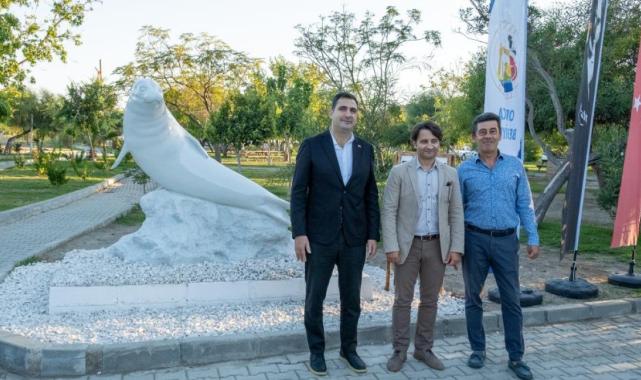 Muğla'da CHP'li belediyeden 'Akdeniz Keşiş Foku' heykeli