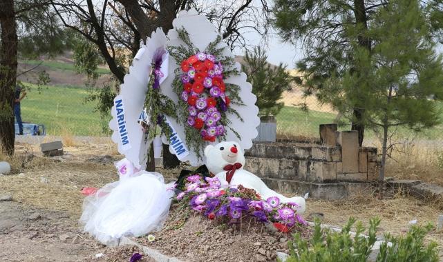Narin Güran'ın mezarı gelinliklerle kaplandı: Gelen fotoğraf çektiriyor