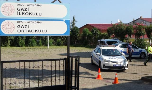 Ordu’da okuldaki ilk gününde öğretmenin arabasının altında kaldı