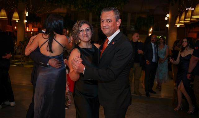 Özgür Özel, eşi Didem Özel'le düğüne katıldı