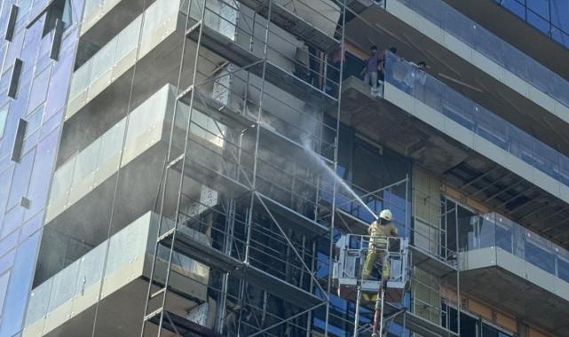 Sarıyer'de otel inşaatında yangın: İşçiler iskeleden atladı