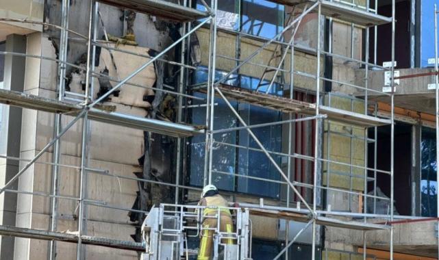 Sarıyer'de otel inşaatında yangın: İşçiler iskeleden atladı