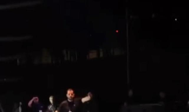 Şarkıcı Ferah Zeydan sahneden düştü