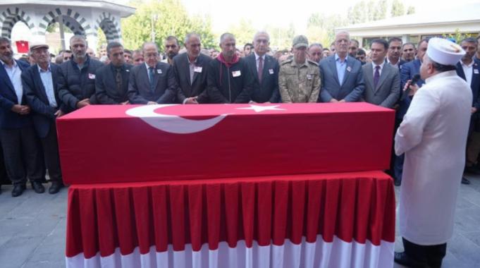 Şehit Piyade Sözleşmeli Er Abakay&#039;ın cenazesi memleketi Muş&#039;ta toprağa verildi