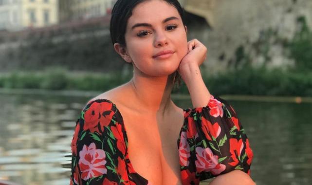 Selena Gomez'den seksi dans: Kendine hayran bıraktı