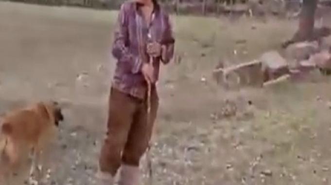 Sinop'ta yaşlı çift sürekli komşu çocuklarının taşlı saldırısına uğruyor