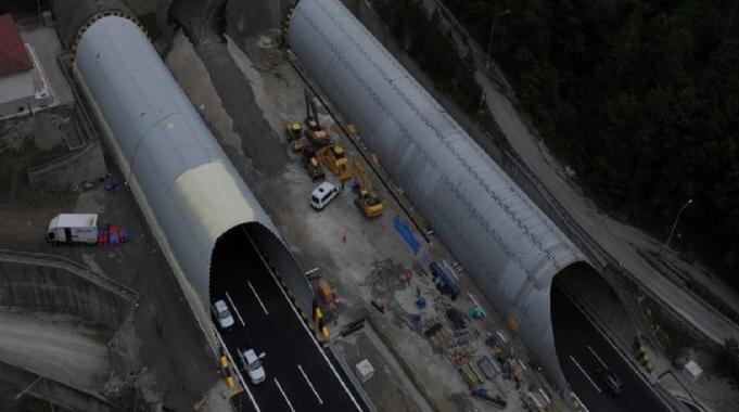 SON DAKİKA! Bolu Dağı Tüneli İstanbul yönü ulaşıma açıldı