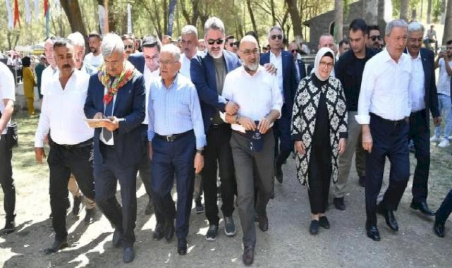 Akar ve Büyükkılıç, milletvekilleri ile birlikte Dadaloğlu Şenliklerine katıldı