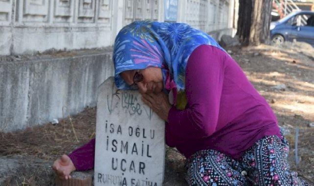 Antalya'da mezarlığın dışında kalan çocuk kabri, annesinin yanına defnedildi