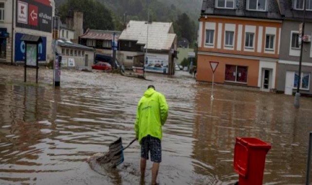 Avrupa’yı vuran fırtınada can kaybı 10’a çıktı