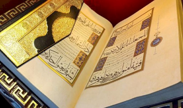 Cumhurbaşkanı'nın hediye ettiği 428 yıllık Kur'an-ı Kerim replikası ilgi görüyor