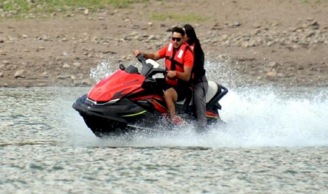 Erzurum'da 2 bin 300 rakımdaki gölette jet ski keyfi