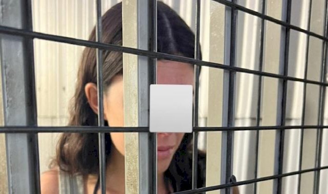 İsrailli bakana kum atan kadın tutuklanarak hapse atıldı