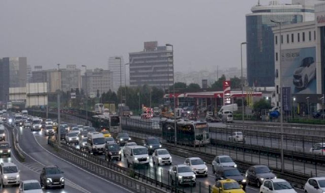 İstanbul'da haftanın ilk iş gününde trafikte yoğunluk yaşanıyor