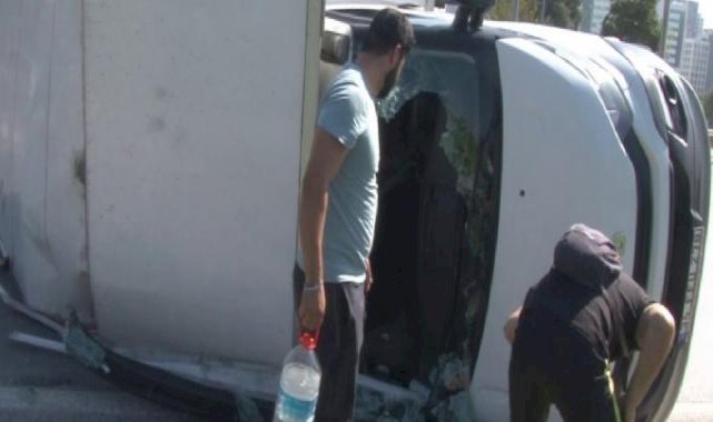 İstanbul'da nakliyat kamyonu devrildi: 1 yaralı