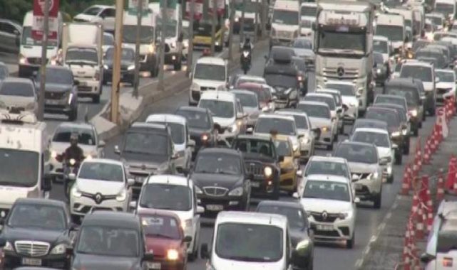 İstanbul'da yeni eğitim öğretim yılının ikinci gününde trafik yoğunluğu