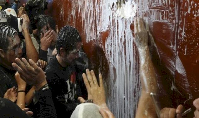 Meksika'da halk Senato’yu bastı