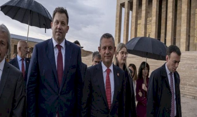 Özgür Özel ile SPD Eş Genel Başkanı Lars Klingbeil'den Anıtkabir'e ziyaret