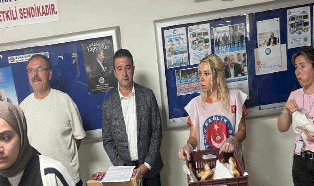 Sağlık Personeli Aç Kaldı, Simitli Eylem Yaptı!