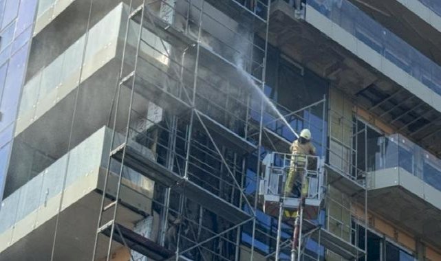 Sarıyer'de otel inşaatında yangın: İşçiler iskeleden atladı