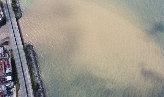 Trabzon'da sel sonrası Karadeniz'in rengi değişti