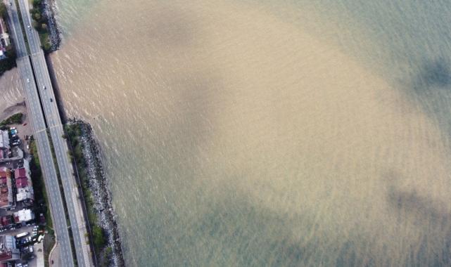 Trabzon'da sel sonrası Karadeniz'in rengi değişti