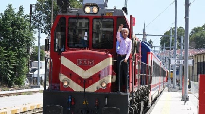 Türkiye&#039;de 2024&#039;te demir yollarıyla nüfusun iki katını aşkın yolcu taşındı