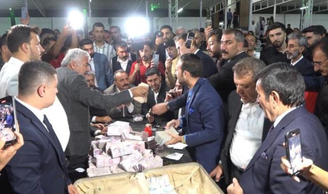 Van'da aşiret düğününde geline 2 kilo altın, damada 15 milyon TL takıldı