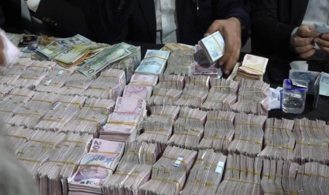 Van'da aşiret düğününde geline 2 kilo altın, damada 15 milyon TL takıldı