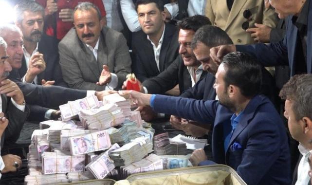 Van'da aşiret düğününde geline 2 kilo altın, damada 15 milyon TL takıldı