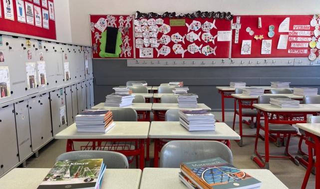 Yeni müfredata uygun ders kitapları okullara ulaştı