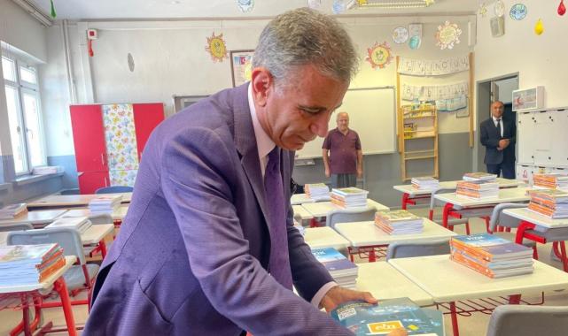 Yeni müfredata uygun ders kitapları okullara ulaştı