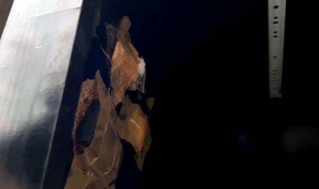 Adana'da uyuşturucu masanın altından çıktı