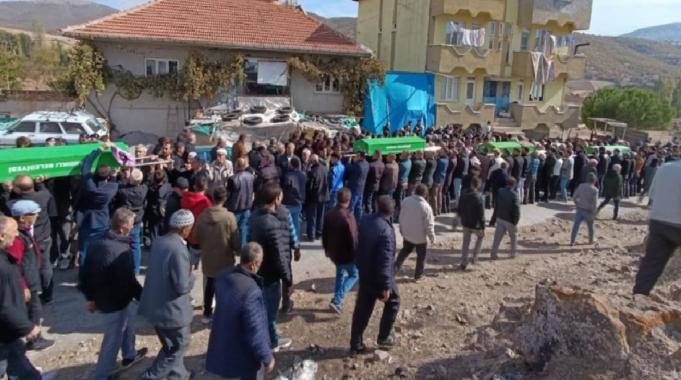 Afyonkarahisar’da 1 köyden aynı gün 5 cenaze çıktı