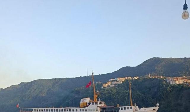 Amasra'da çapası hasar gören restoran vapur plajda karaya vurdu