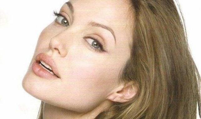 Angelina Jolie, Brad'i unuttu: Yeni aşklara yelken açtı
