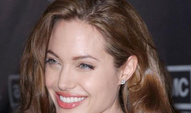 Angelina Jolie, Brad'i unuttu: Yeni aşklara yelken açtı