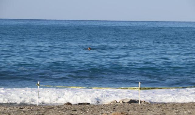 Antalya'da 20 yaşındaki gencin cansız bedeni kıyıya vurdu: Denize girmeye devam ettiler