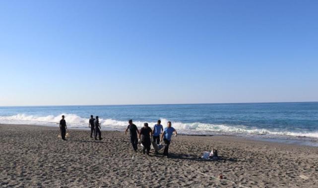 Antalya'da 20 yaşındaki gencin cansız bedeni kıyıya vurdu: Denize girmeye devam ettiler