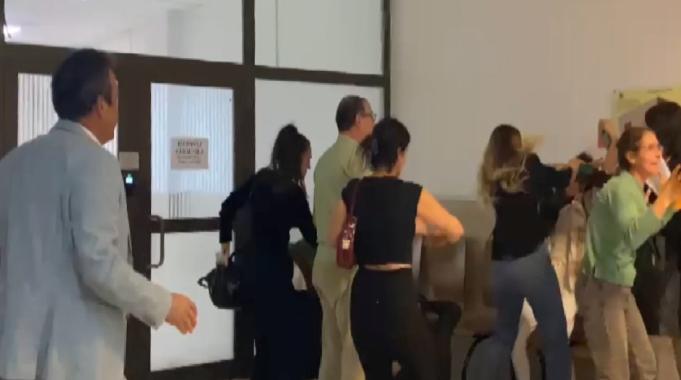 Antalya'da cinayet duruşması öncesi tekmeli, yumruklu kavga