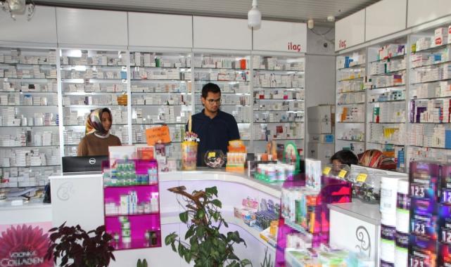 Antalya'da eczaneye giren hırsız para ve kontrole tabi ilaçları çaldı