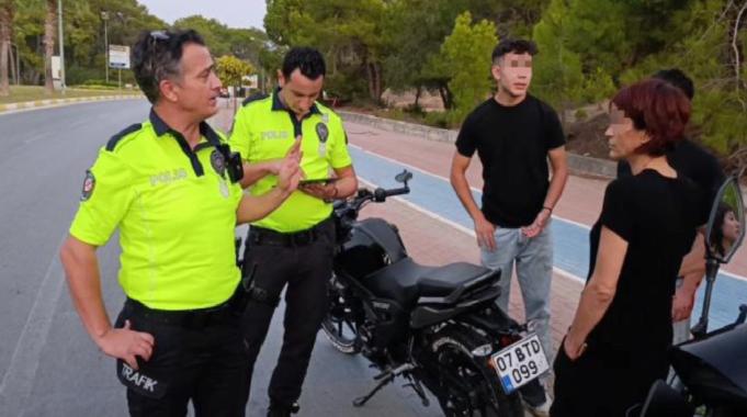 Antalya&#039;da ehliyetsiz yakalandı: Cezadan kaçamadı