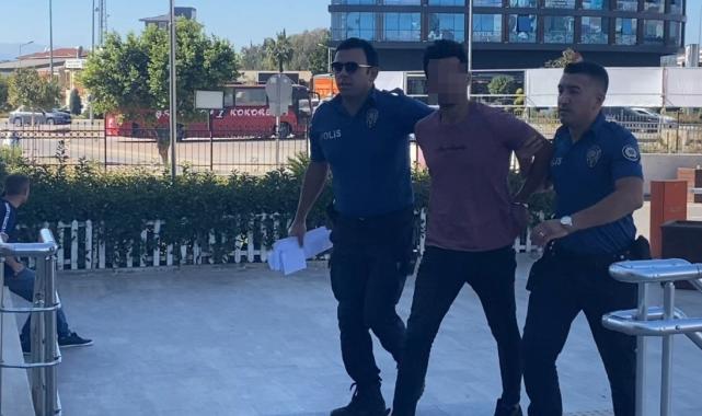 Antalya'da eski iş yerinden aldığı kamyonet ve motosikletle gece turu yaptı