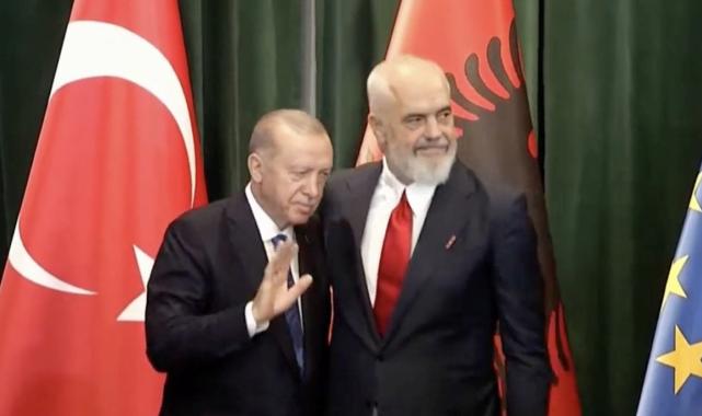 Arnavutluk Başbakanı Rama'dan Cumhurbaşkanı Erdoğan'a dostluk dokunuşu