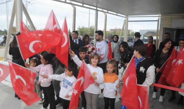 Avrupa şampiyonu Nurselen Yalgettekin'e Cizre'de görkemli karşılama
