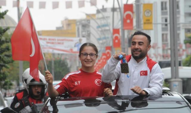 Avrupa şampiyonu Nurselen Yalgettekin'e Cizre'de görkemli karşılama
