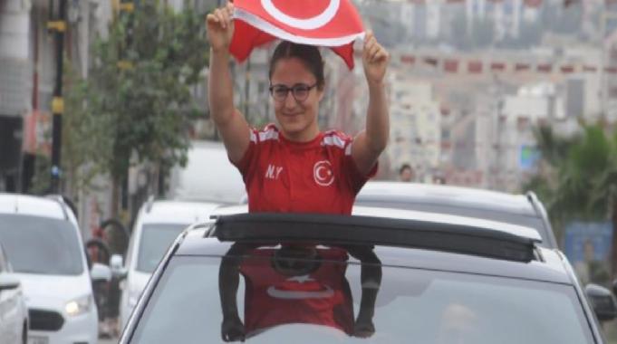 Avrupa şampiyonu Nurselen Yalgettekin&#039;e Cizre&#039;de görkemli karşılama