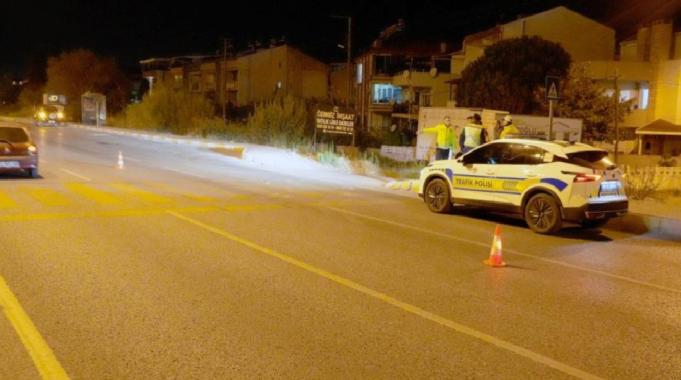 Balıkesir&#039;de yayaya çarpıp kaçtı