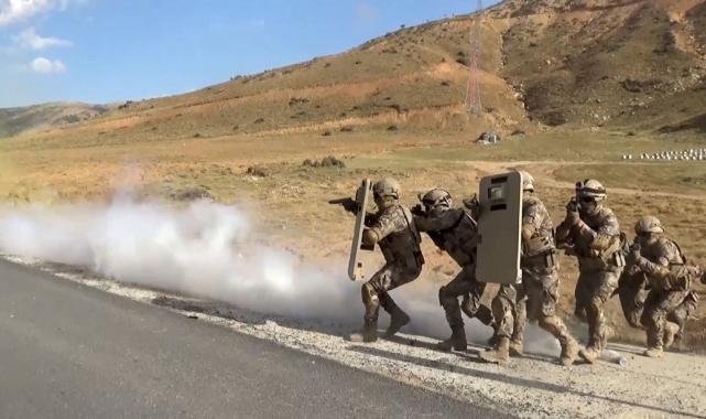 Bitlis'te Polis Özel Harekat timlerinin göreve hazırlanma süreci